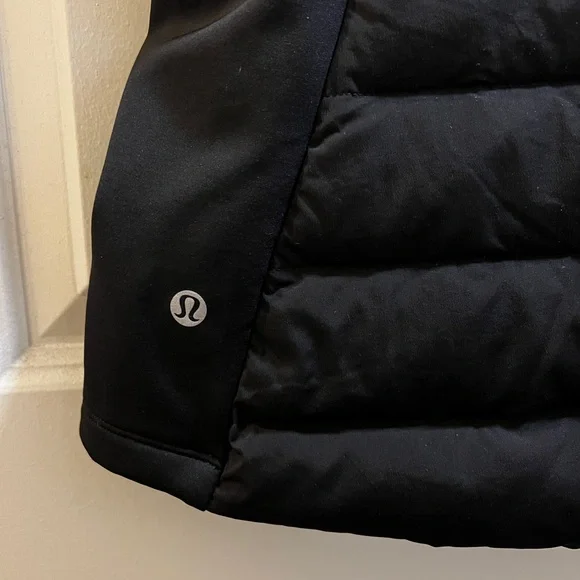 Women's Black Puffer Vest - Picture 5 of 8